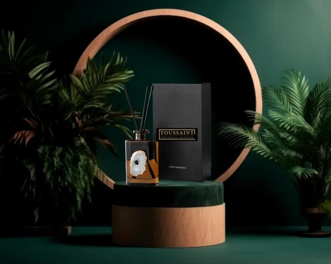 Deze luxe geurstokjes met bergkristal zijn een ware eyecatcher voor jou interieur. De steen is hand geslepen, waardoor ieder item uniek is. Een origineel cadeau om te geven. Bergkristal zorgt voor een zuiverende werking. De geurstok. Onze exclusieve geurstokjes met bergkristal zijn de ideae met deze geurstokjes. De lekkerste geurstokjes met bergkristal. Exclusief en unieke geurstokjes in de geur Groene thee en Bergamot: Jasmijn en Lelie Musk, groene thee en amber