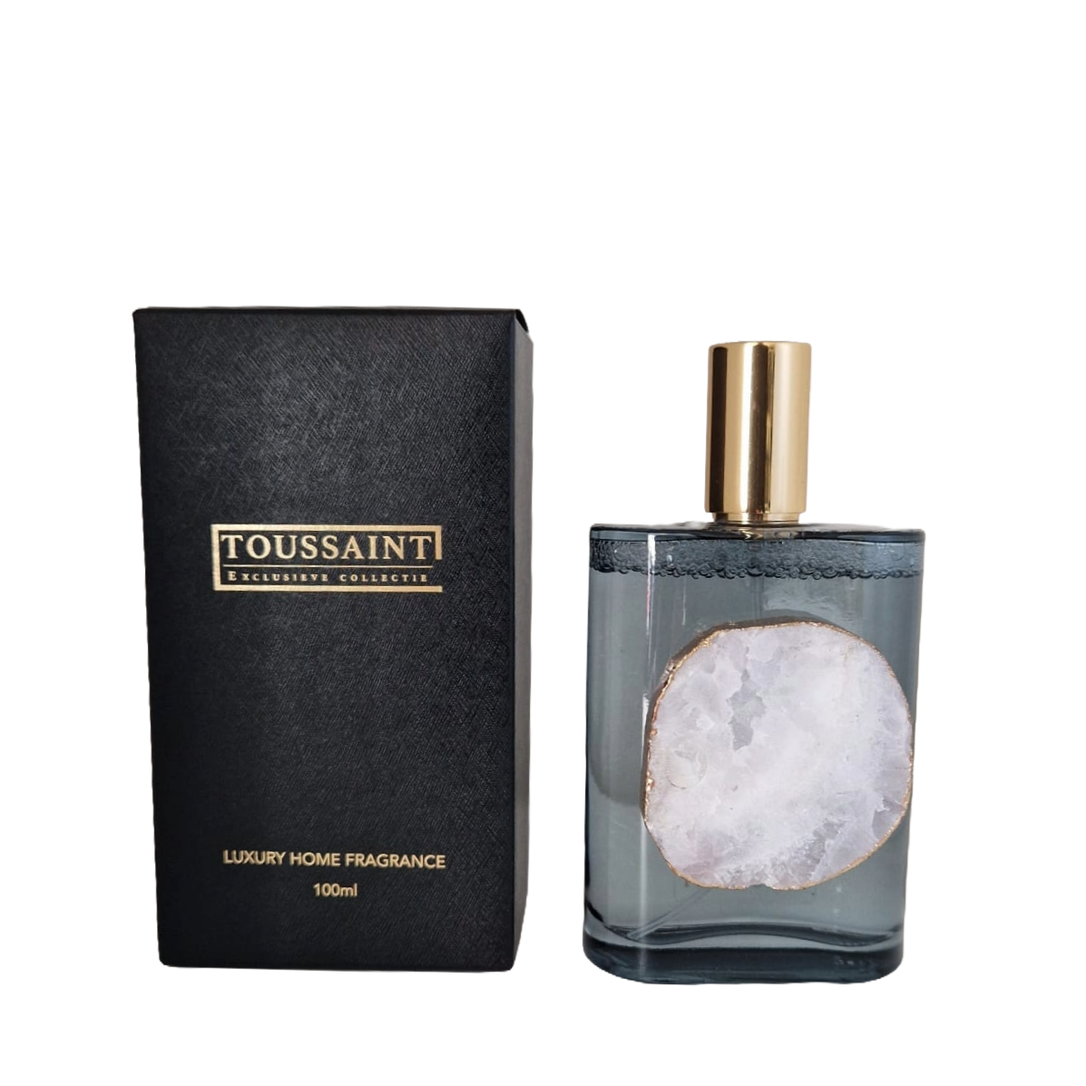 Breng een natuurlijke en verfijnde geurbeleving in huis met Toussaint Interieur Exclusieve Interieurparfum in de betoverende geur Green Tea.
Deze luxe geurverspreider biedt een perfecte balans tussen frisse, bloemige en warme nuances. Ideaal voor liefhebbers van lichte, natuurlijke interieurgeuren die tijdloze frisheid en sereniteit uitstralen.
Met zorgvuldig met de hand geslepen bergkristal in elk product, geniet je niet alleen van een stijlvolle uitstraling, maar ook van de positieve energie en harmonis