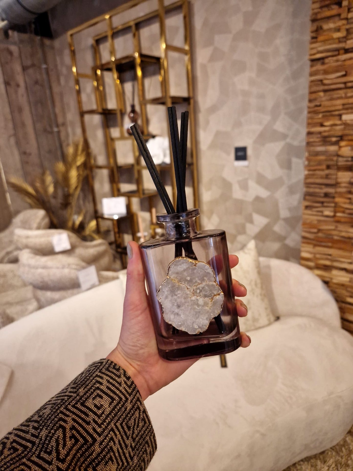 Luxe geurstokjes
Geurstokjes met bergkristal
Interieurparfum
Etherische olie
Navulling geurstokjes
Luxe interieurgeuren
Natuurlijke geuren voor thuis
Geurverspreiders