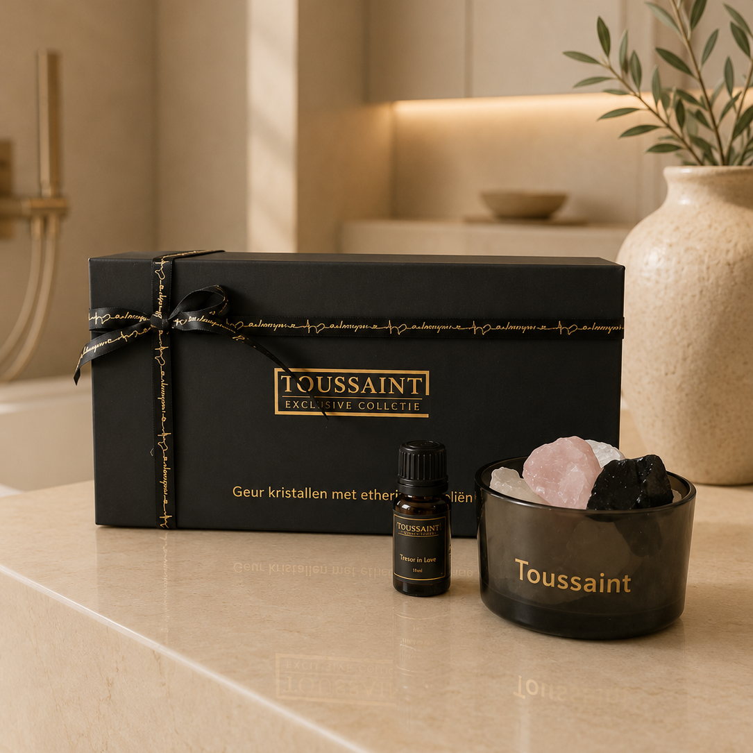 Geurkristallen met Etherische Olie Tresor in Love – Luxe Geurstenen met Bergkristal
✔ Met echte edelstenen 
✔ Duurzaam & eindeloos navulbaar
✔ Luxe cadeauverpakking inbegrepen

Breng een vrolijke en rustgevende sfeer in je interieur met de exclusieve Tresor In Love geurkristallen van Toussaint Interieur. Deze luxe combinatie van natuurlijke geurstenen, bergkristal en hoogwaardige etherische olie zorgt voor een subtiele, elegante geurbeleving die ontspanning en een boost voor je humeur biedt.