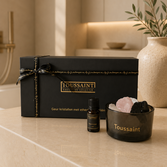 Geurkristallen met Etherische Olie Tresor in Love – Luxe Geurstenen met Bergkristal
✔ Met echte edelstenen 
✔ Duurzaam & eindeloos navulbaar
✔ Luxe cadeauverpakking inbegrepen

Breng een vrolijke en rustgevende sfeer in je interieur met de exclusieve Tresor In Love geurkristallen van Toussaint Interieur. Deze luxe combinatie van natuurlijke geurstenen, bergkristal en hoogwaardige etherische olie zorgt voor een subtiele, elegante geurbeleving die ontspanning en een boost voor je humeur biedt.