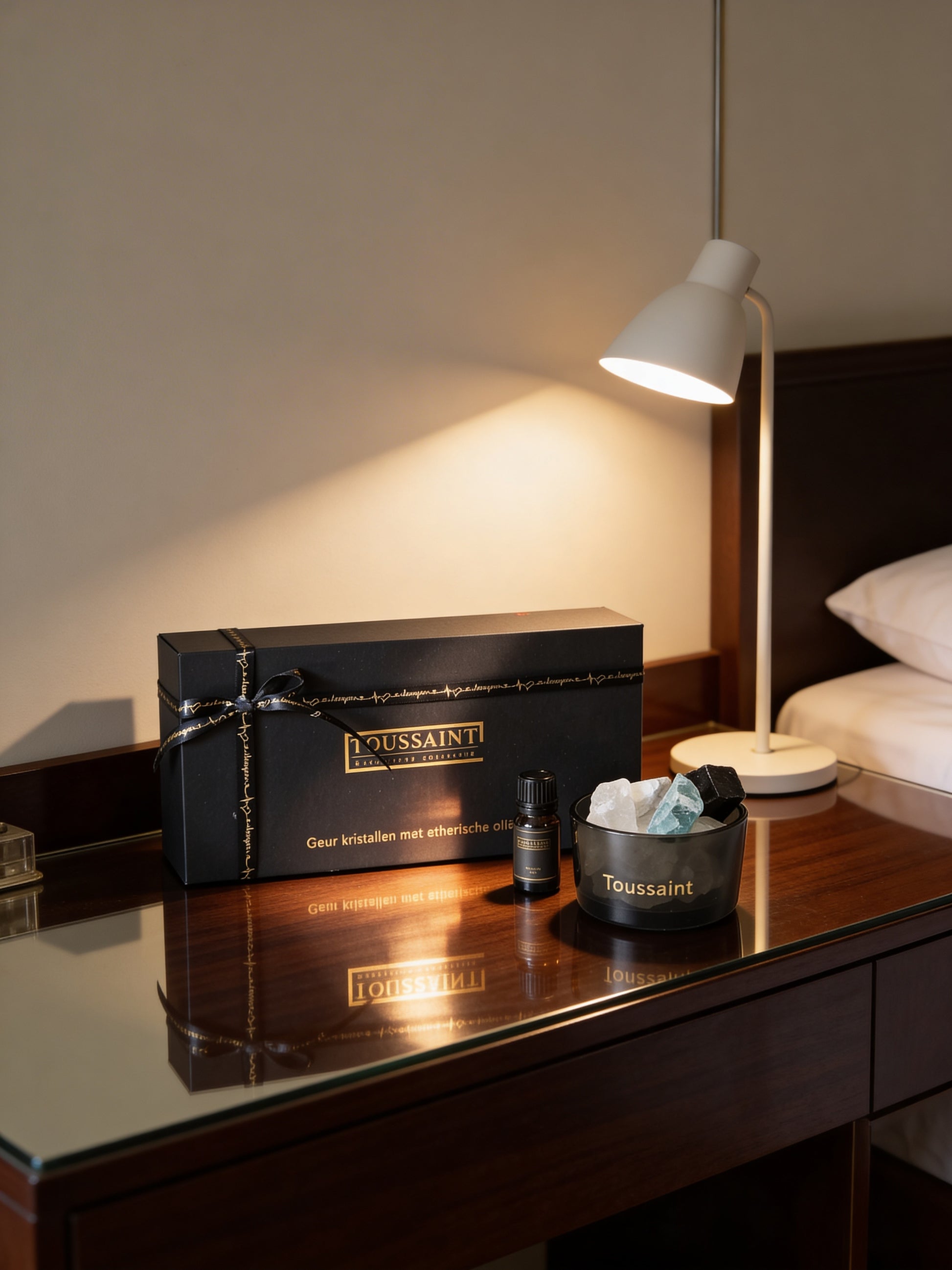 ✓ Met echt edelstenen&nbsp;
✓ Duurzaam &amp; eindeloos navulbaar
✓ Luxe cadeauverpakking inbegrepen

Breng een verfijnde en rustgevende sfeer in je interieur met de exclusieve&nbsp;Green Tea geurkristallen van Toussaint Interieur. Deze luxe combinatie van natuurlijke geurstenen, bergkristal en hoogwaardige etherische olie zorgt voor een subtiele, elegante geurbeleving in elke ruimte.

De Green Tea geur staat bekend om haar frisse, zuivere en harmonieuze karakter. De verfijnde mix van groene thee, zachte blo