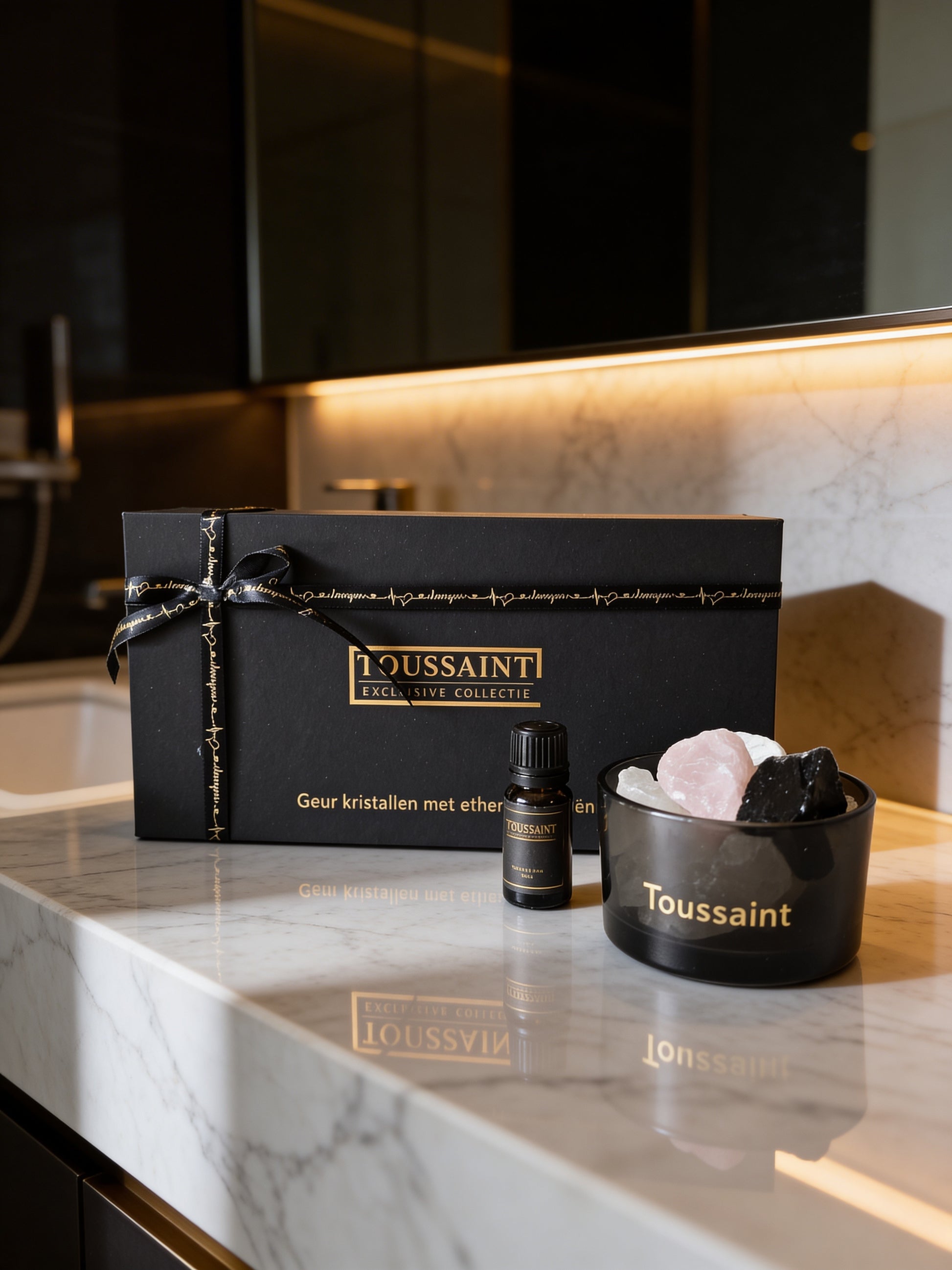 ✔ Met echte edelstenen&nbsp;
✔ Duurzaam &amp; eindeloos navulbaar
✔ Luxe cadeauverpakking inbegrepen

Breng een vrolijke en rustgevende sfeer in je interieur met de exclusieve Tresor In Love geurkristallen van Toussaint Interieur. Deze luxe combinatie van natuurlijke geurstenen, bergkristal en hoogwaardige etherische olie zorgt voor een subtiele, elegante geurbeleving die ontspanning en een boost voor je humeur biedt.

De Tresor In Love geur is een harmonieuze mix van zoete en bloemige tonen die je ruimte v