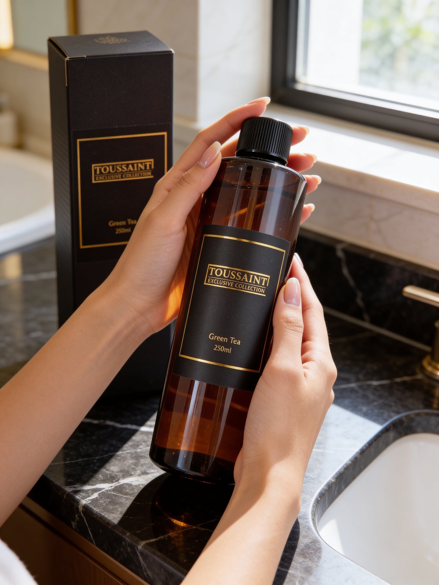 Navulling geurstokjes – Green Tea

Met deze 250 ml navulling geurstokjes geniet je extra lang van jouw favoriete Toussaint Interieur geurverspreider. De navulling wordt geleverd met nieuwe geurstokjes voor een optimale geurbeleving.

De Green Tea geur is fris, licht zoet en ontspannend. Perfect om rust, balans en een frisse sfeer in huis te creëren. Hoe meer geurstokjes je gebruikt, hoe sterker de geur zich verspreidt.

Geurnoten
Groene thee • Bergamot • Jasmijn • Lelie • Musk • Amber