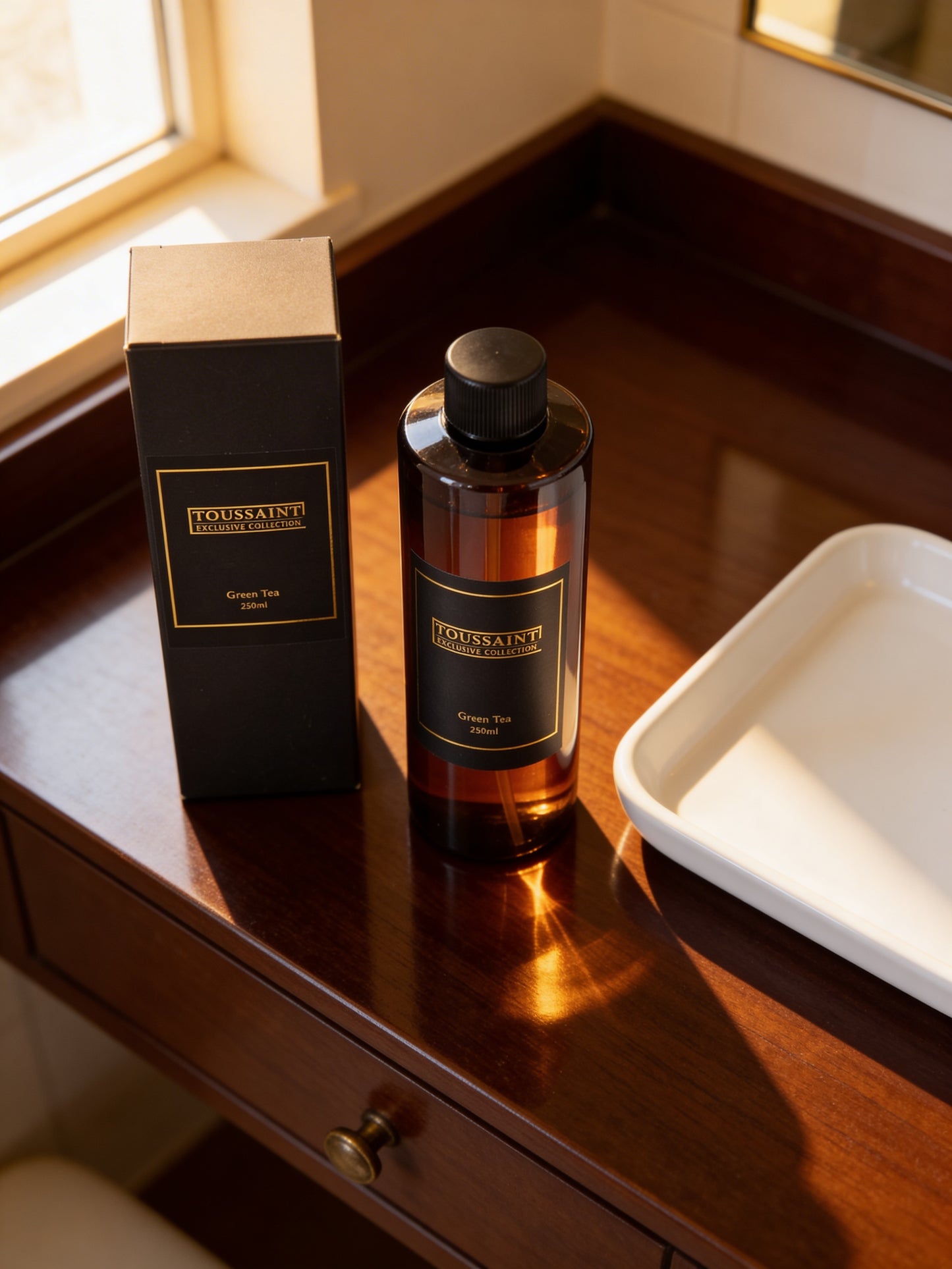 Navulling geurstokjes – Green Tea

Met deze 250 ml navulling geurstokjes geniet je extra lang van jouw favoriete Toussaint Interieur geurverspreider. De navulling wordt geleverd met nieuwe geurstokjes voor een optimale geurbeleving.

De Green Tea geur is fris, licht zoet en ontspannend. Perfect om rust, balans en een frisse sfeer in huis te creëren. Hoe meer geurstokjes je gebruikt, hoe sterker de geur zich verspreidt.

Geurnoten
Groene thee • Bergamot • Jasmijn • Lelie • Musk • Amber