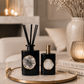 ✓ Tot 6 maanden geur
✓ Navulbaar &amp; duurzame keuze
✓ Echte bergkristal (exclusief design)
✓ Luxe cadeauverpakking

Ontdek onze nieuwste geur: een verfijnde samensmelting van sensuele jasmijn en romige vanille. Deze exclusieve geurstokjes vullen je interieur met een zachte, warme en elegante geur die direct een luxe sfeer creëert,&nbsp; alsof je een high-end boutique hotel binnenstapt.

De subtiele balans tussen bloemig en zoet zorgt voor een tijdloze geurbeleving die tot wel 6 maanden aanwezig blijft, zo