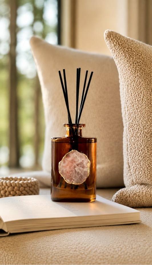 Waarom je kiest voor Toussaint Interieur

✓ Tot 6 maanden geurbeleving
✓ Verrijkt met echte bergkristallen
✓ Gratis verzending
✓ Luxe cadeauverpakking

Breng de luxe van een b
