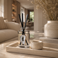 ✓ Tot 6 maanden geur
✓ Navulbaar &amp; duurzame keuze
✓ Echte bergkristal (exclusief design)
✓ Luxe cadeauverpakking

Breng frisheid en harmonie in je interieur met de exclusieve Grey Fresh geurstokjes van Toussaint Interieur. Deze luxe geurverspreider met bergkristal zorgt voor een elegante en langdurige interieurgeur in huis. De Grey Fresh geur is fris, licht bloemig en kalmerend. De combinatie van fruitige tonen met zachte bloemen zorgt voor een verfrissende en rustgevende sfeer, terwijl het handgeslepen