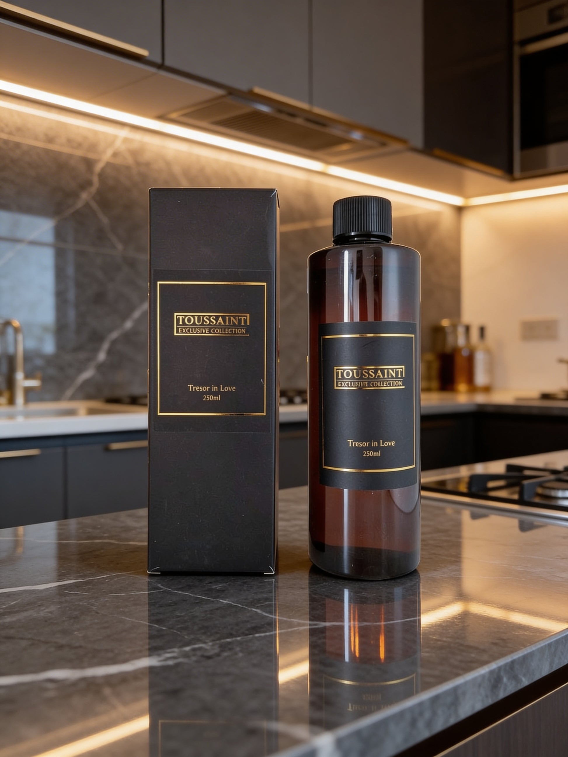 ✅&nbsp;Duurzame keuze – Luxe&nbsp;geurstokjes navulling&nbsp;Tresor in Love (250 ml)

Geniet langer van jouw favoriete Toussaint Interieur geurstokjes met deze geurstokjes navulling van 250 ml. Ideaal voor het bijvullen van je geurverspreider met bergkristal en het creëren van een luxe interieurgeur. De navulling wordt geleverd met nieuwe geurstokjes voor een optimale geurverspreiding.

Tresor in Love is een zachte, zoete en elegante geur met bloemige en fruitige tonen. Deze luxe huisgeur zorgt voor een war