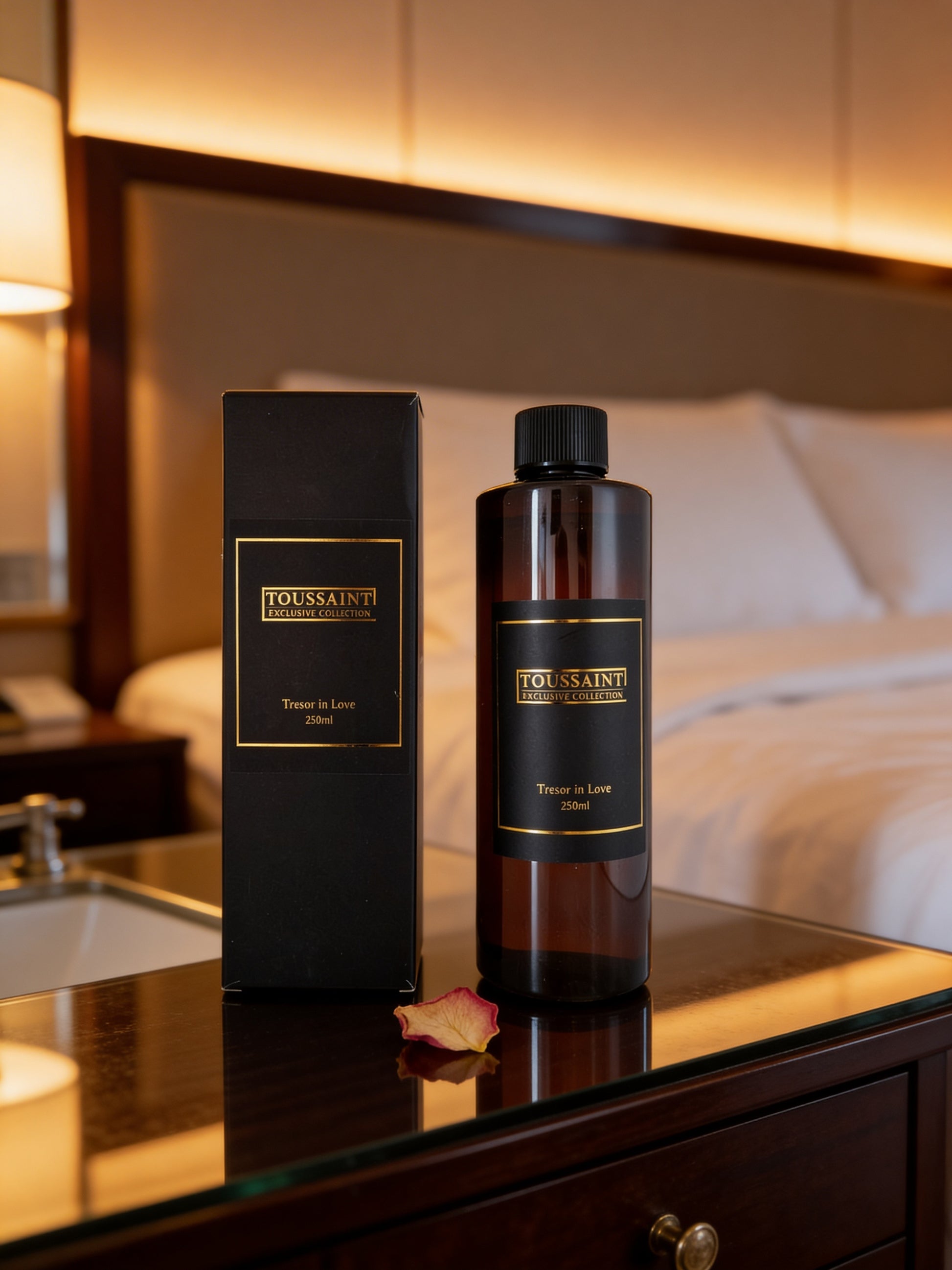✅&nbsp;Duurzame keuze – Luxe&nbsp;geurstokjes navulling&nbsp;Tresor in Love (250 ml)

Geniet langer van jouw favoriete Toussaint Interieur geurstokjes met deze geurstokjes navulling van 250 ml. Ideaal voor het bijvullen van je geurverspreider met bergkristal en het creëren van een luxe interieurgeur. De navulling wordt geleverd met nieuwe geurstokjes voor een optimale geurverspreiding.

Tresor in Love is een zachte, zoete en elegante geur met bloemige en fruitige tonen. Deze luxe huisgeur zorgt voor een war