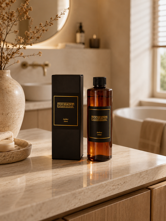 ✅&nbsp;Duurzame keuze&nbsp;– Luxe&nbsp;geurstokjes navulling Amber

Met deze 250 ml navulling geurstokjes geniet je langer van jouw favoriete Toussaint Interieur geurverspreider. De navulling wordt geleverd met nieuwe geurstokjes voor een optimale geurverspreiding.

De Amber geur is warm, luxe en ontspannend. Deze interieurgeur zorgt voor een rustige, warme sfeer in huis en geeft een gevoel van comfort en balans. Hoe meer geurstokjes je gebruikt, hoe sterker de geur zich verspreidt.

Geurnoten