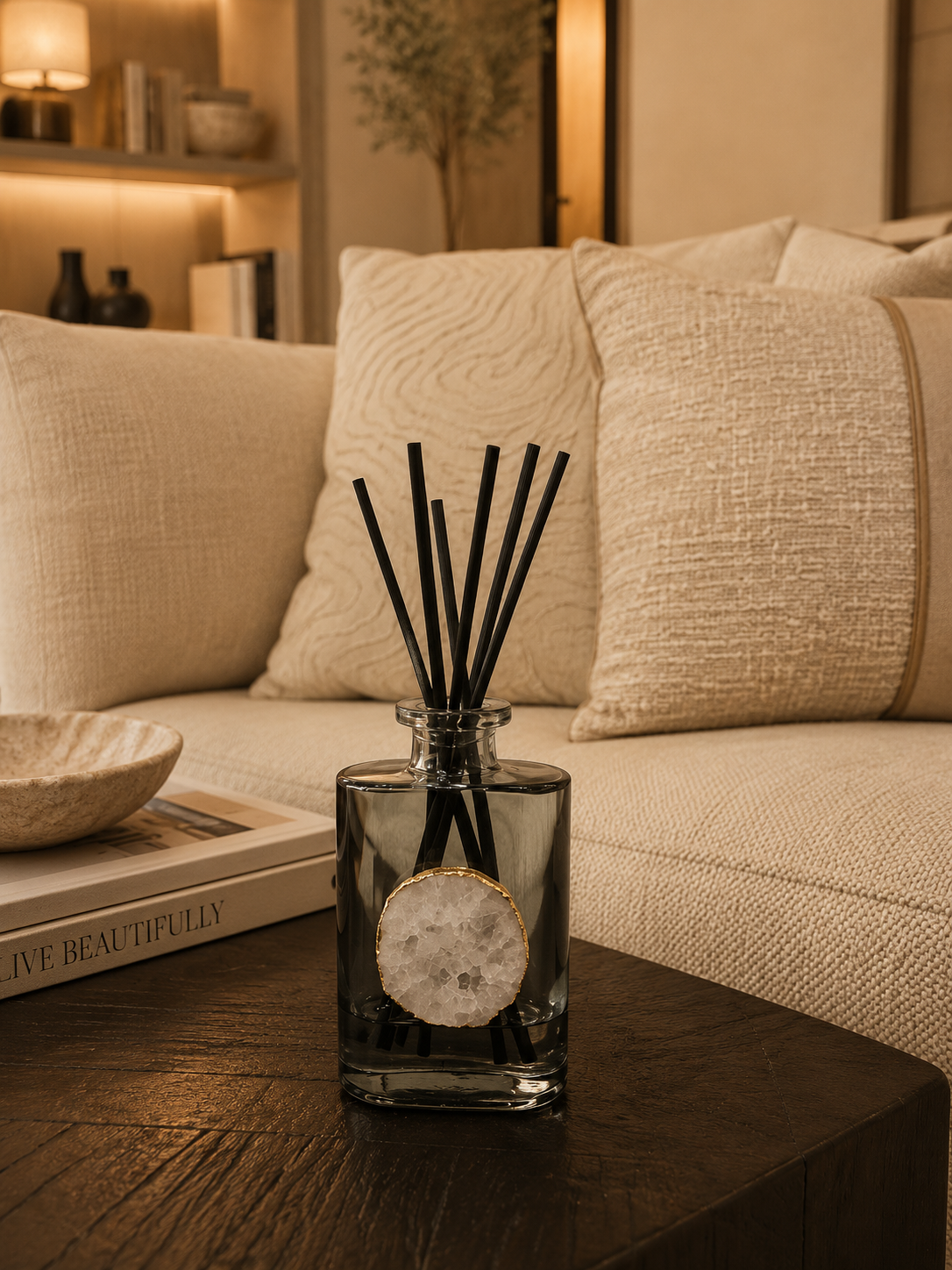 ot 6 maanden geur
✓ Navulbaar &amp; duurzame keuze
✓ Echte bergkristal (exclusief design)
✓ Luxe cadeauverpakking

Breng frisheid en harmonie in je interieur met de exclusieve Green Tea geurstokjes van Toussaint Interieur. Deze luxe geurverspreider met bergkristal combineert natuurlijke energie met een verfijnde, langdurige interieurgeur. De Green Tea geur biedt een perfecte balans tussen frisse, bloemige en warme tonen. Ze creëert een rustgevende, verfrissende en harmonieuze sfeer en bevordert de innerlijk
